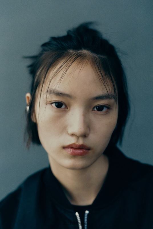 Zara crop nailonist bomber jope naised must Riietus 42F0H15