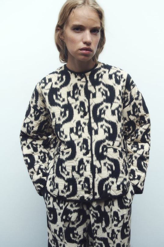 Zara loomamustriga puffjakk naised ekru/must Riietus 42F0H107