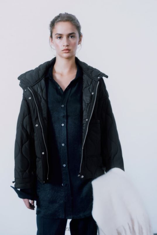 Zara vetthülgav puffjakk naised must Riietus 42F0H39